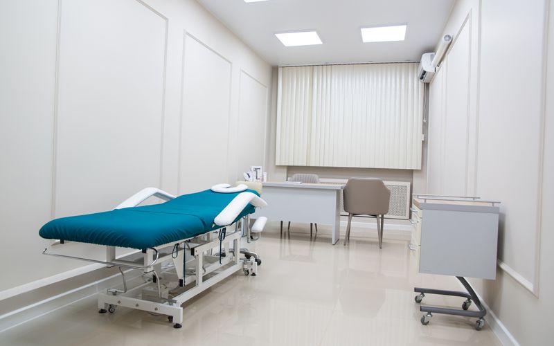 Consultorio médico limpio y desinfectado